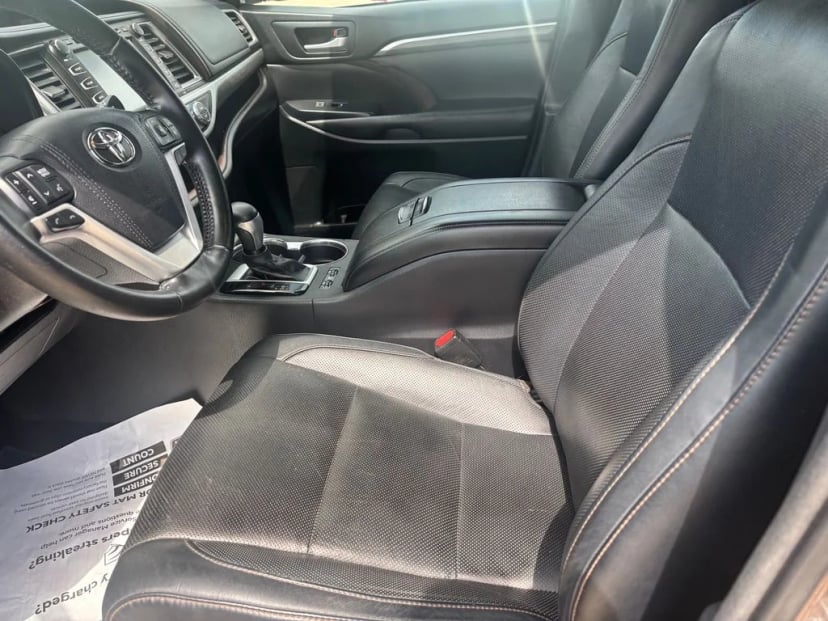 2017 Toyota Highlander - Image 7