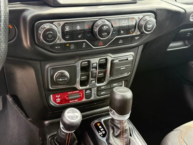 2023 Jeep Gladiator - Image 19