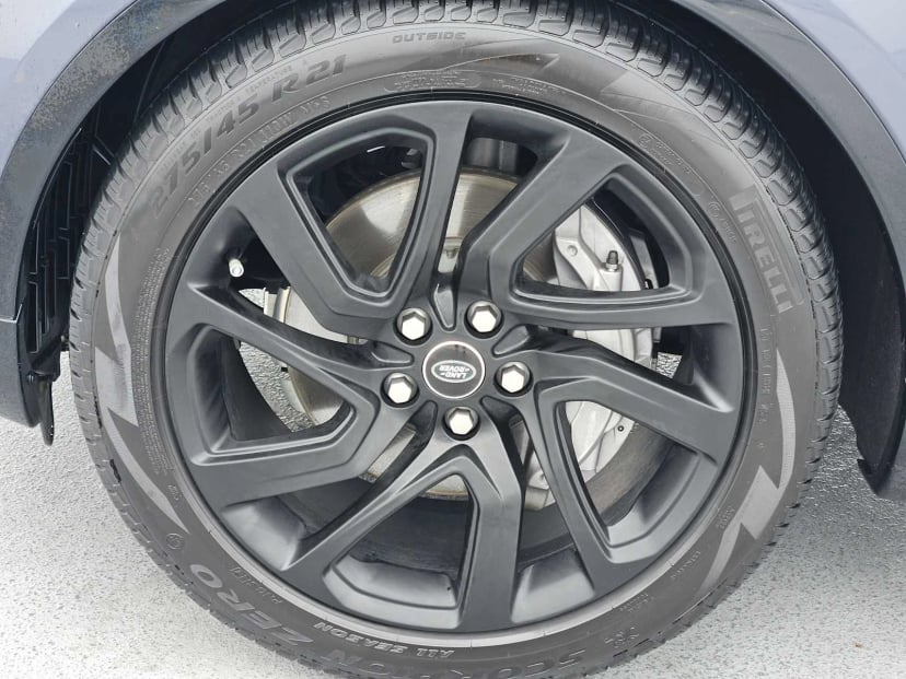 2025 Land Rover Discovery - Image 10