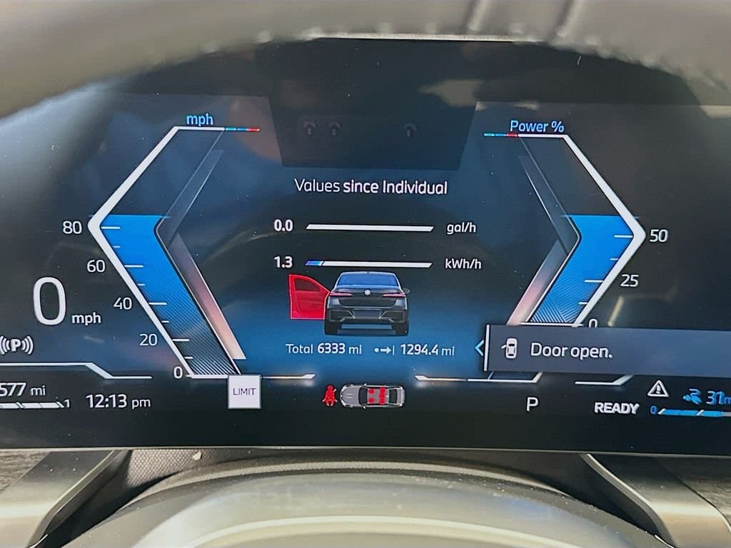 2025 BMW 7 Series - Image 12