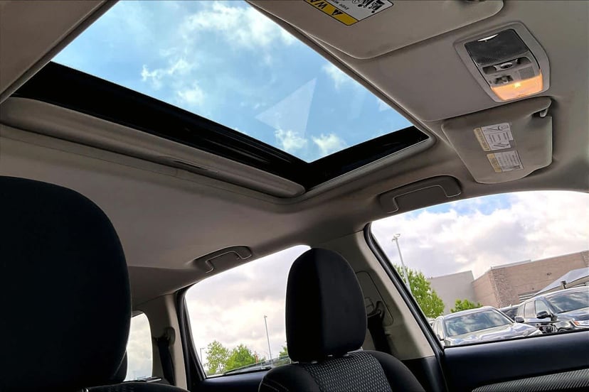 2017 Mitsubishi Outlander - Image 14