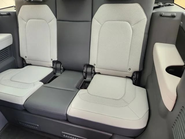 2026 Land Rover Defender 130 - Image 30
