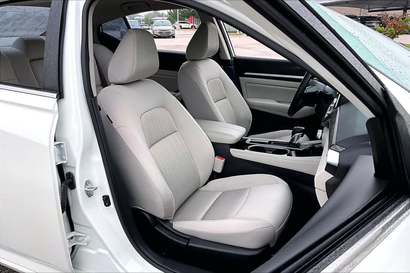 2023 Nissan Altima - Image 9
