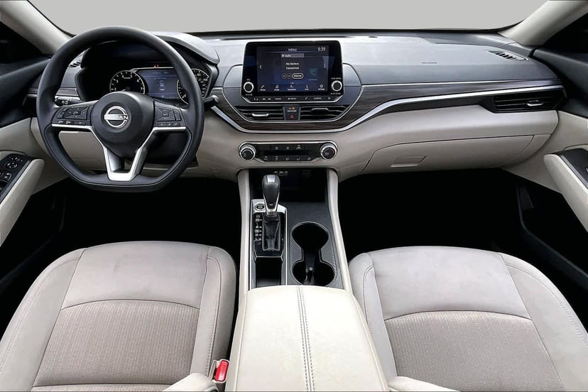 2025 Nissan Altima - Image 16