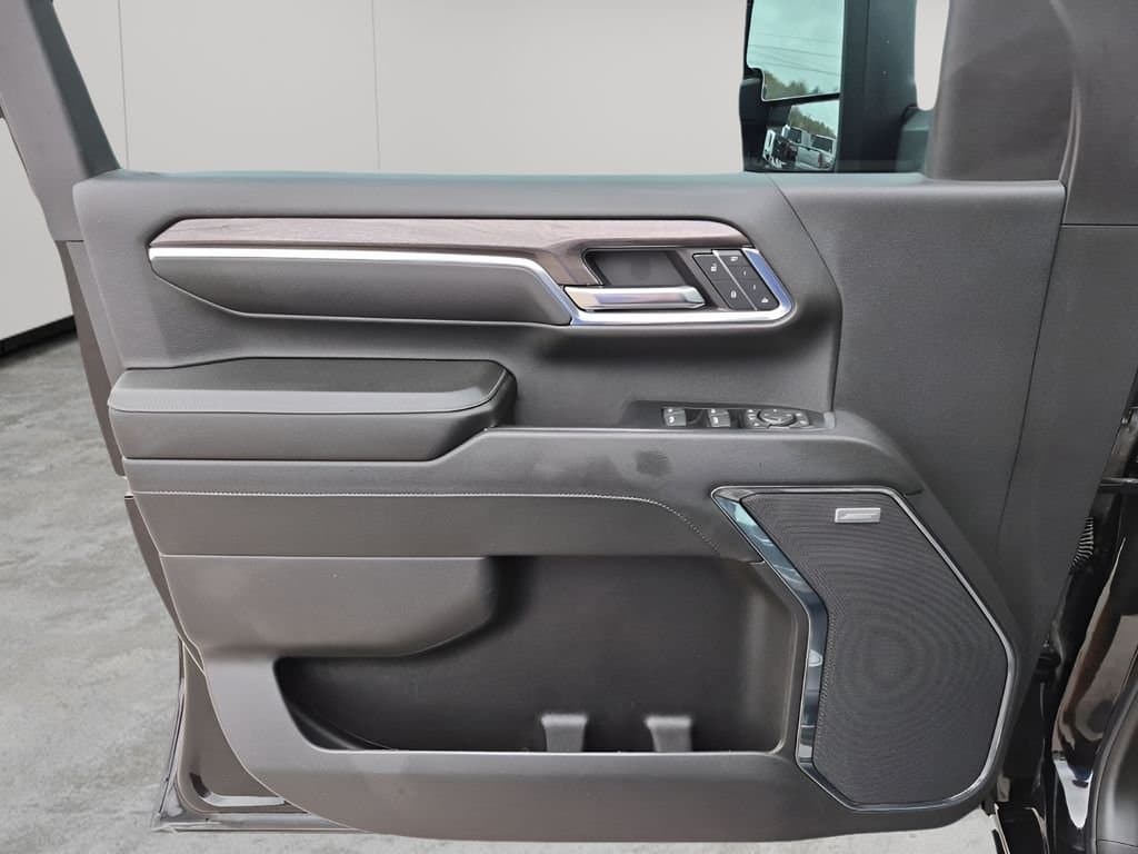 2024 Chevrolet Silverado 2500HD - Image 26