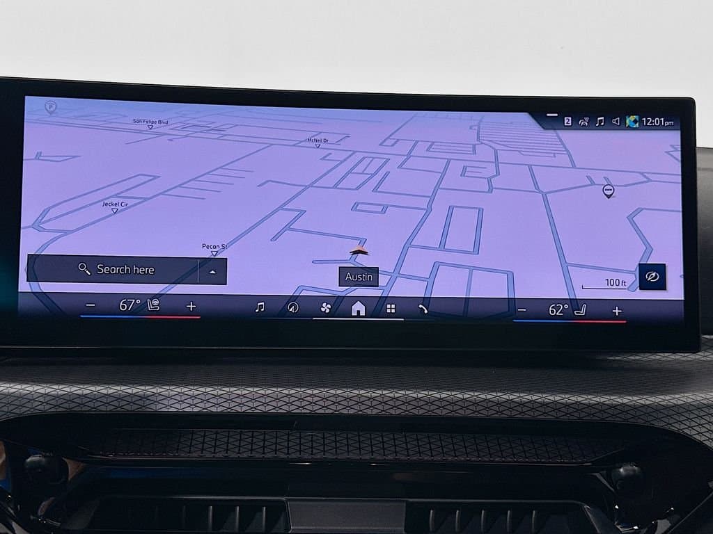 2025 BMW 4 Series - Image 13