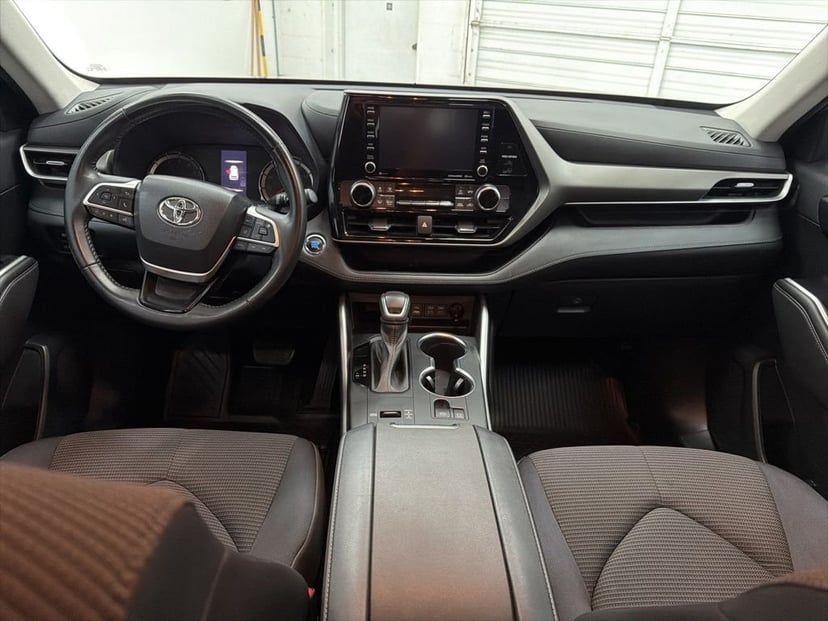 2022 Toyota Highlander - Image 23