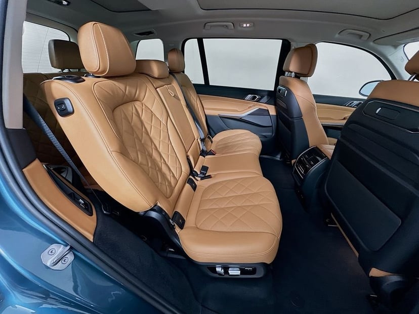 2024 BMW X7 - Image 29