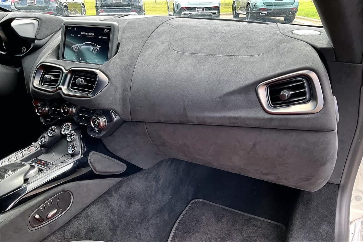 2020 Aston Martin Vantage - Image 19