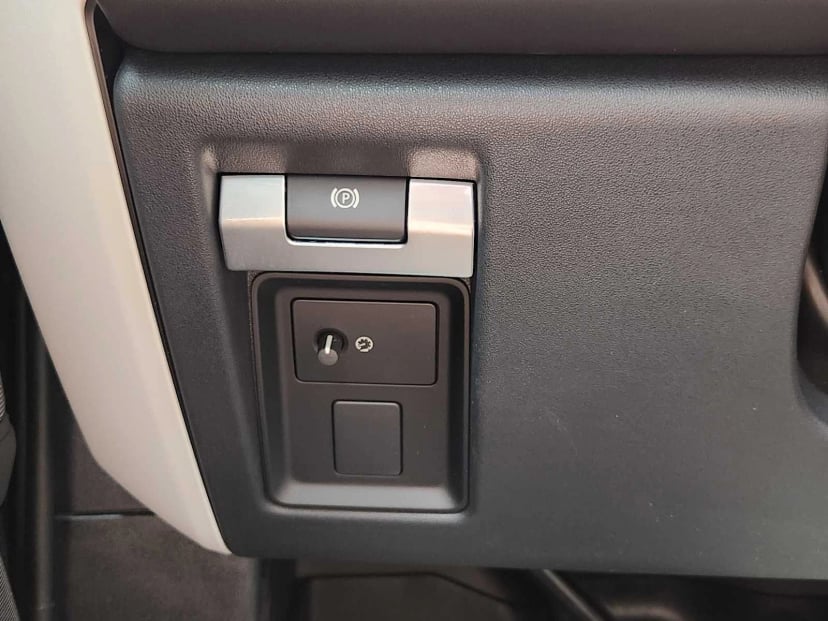 2026 LAND ROVER Defender 110 - Image 22