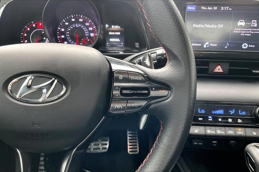 2022 Hyundai Elantra - Image 25