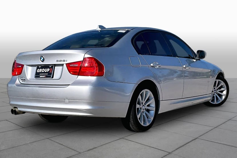 2011 BMW 328i - Image 12