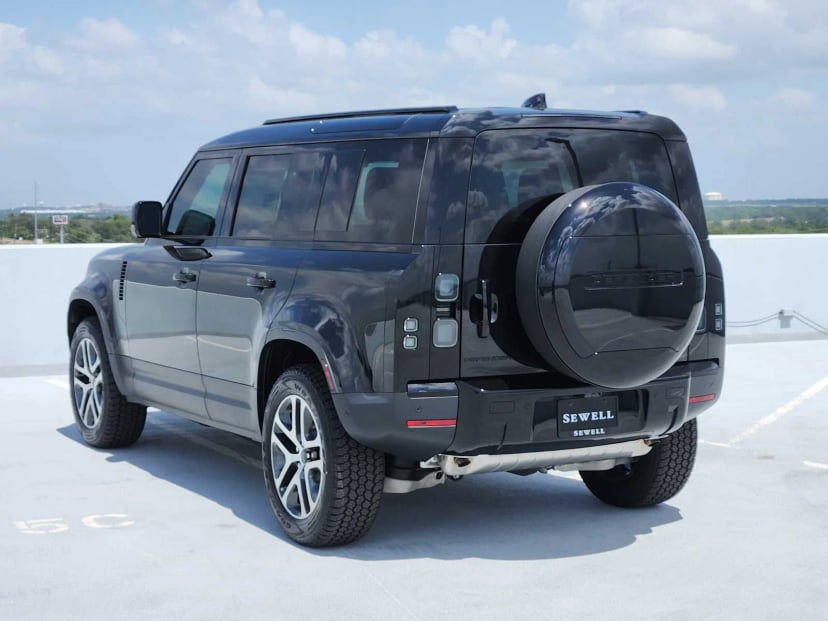 2026 LAND ROVER Defender 110 - Image 5