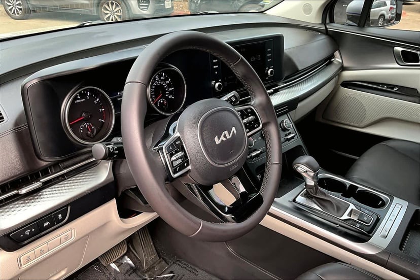 2023 Kia Carnival - Image 17