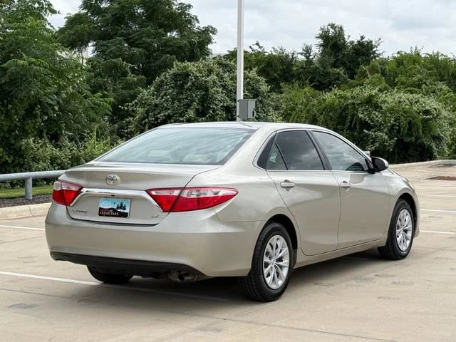 2016 Toyota Camry - Image 4
