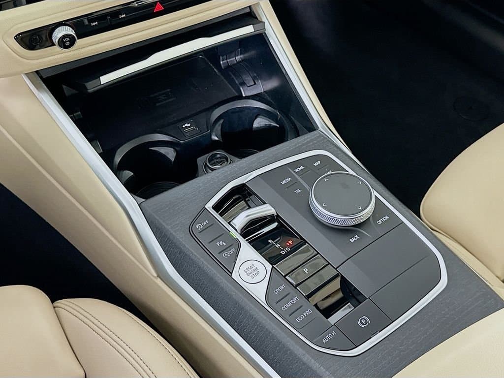 2025 BMW 4 Series - Image 17