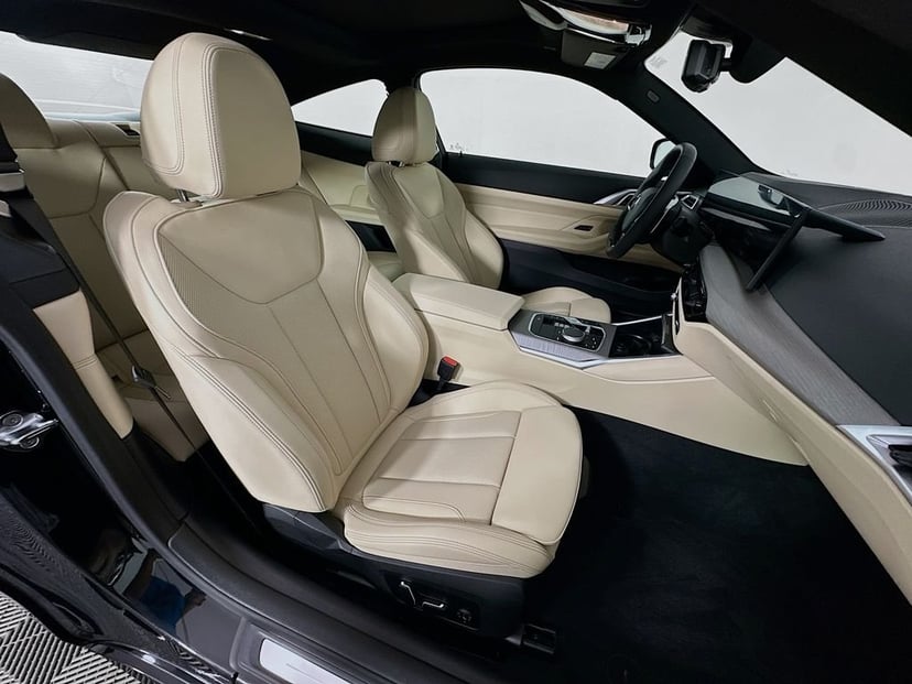 2025 BMW 4 Series - Image 29