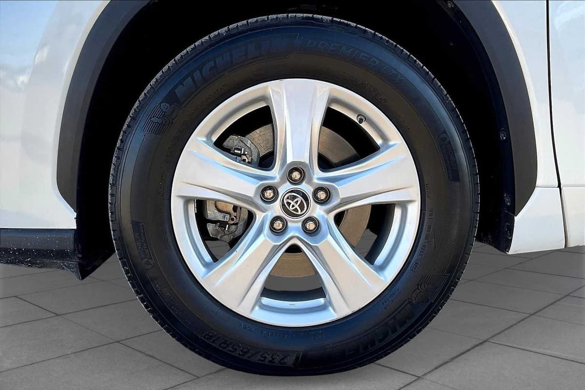 2023 Toyota Highlander - Image 10