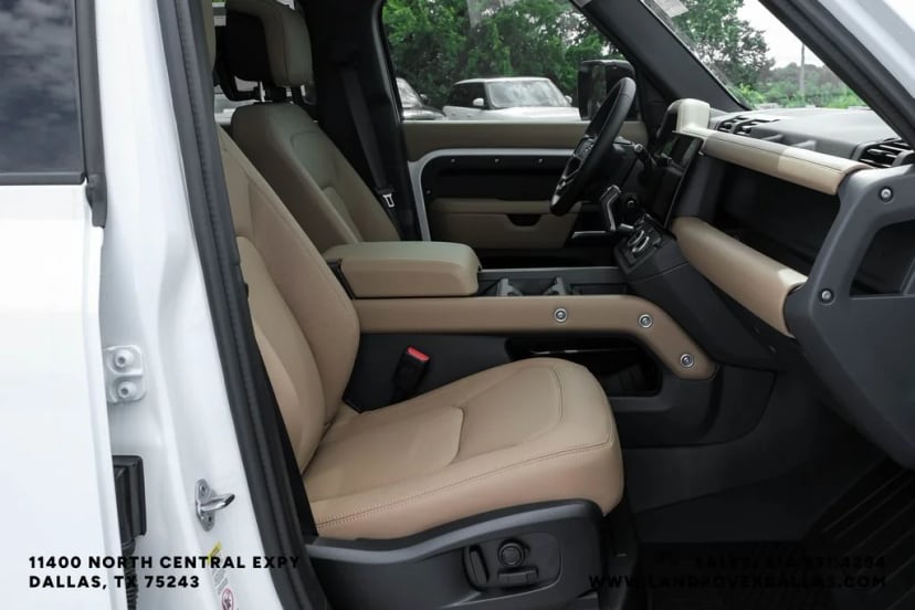 2026 Land Rover Defender 110 - Image 32