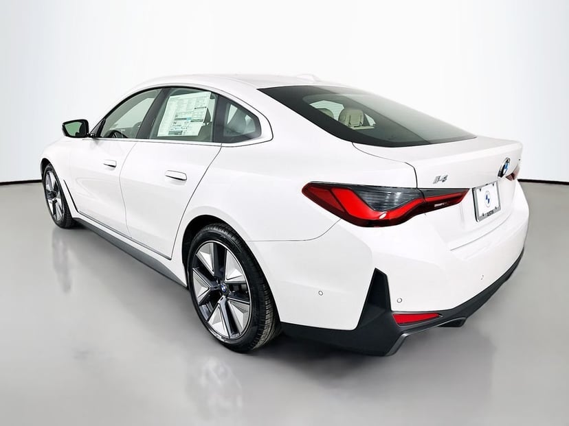 2026 BMW i4 - Image 7