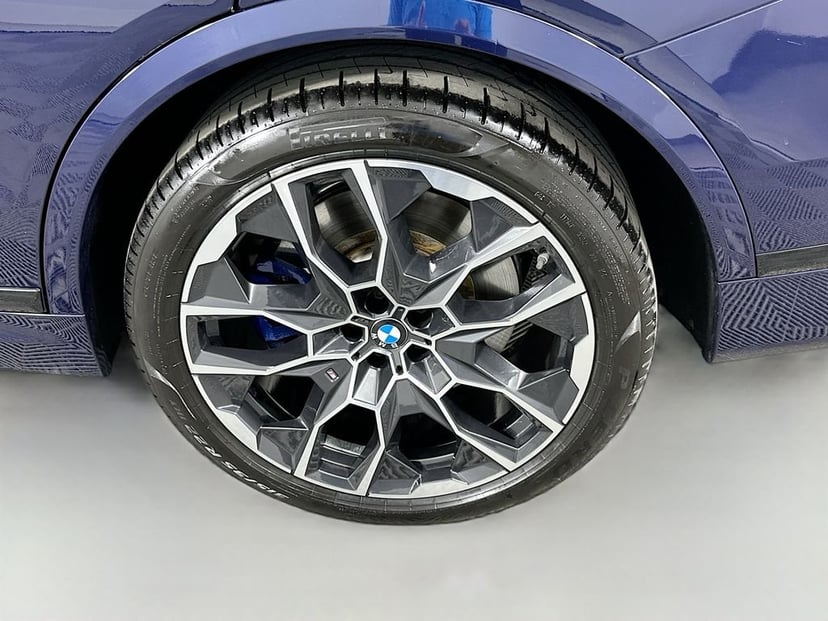 2025 BMW X7 - Image 33