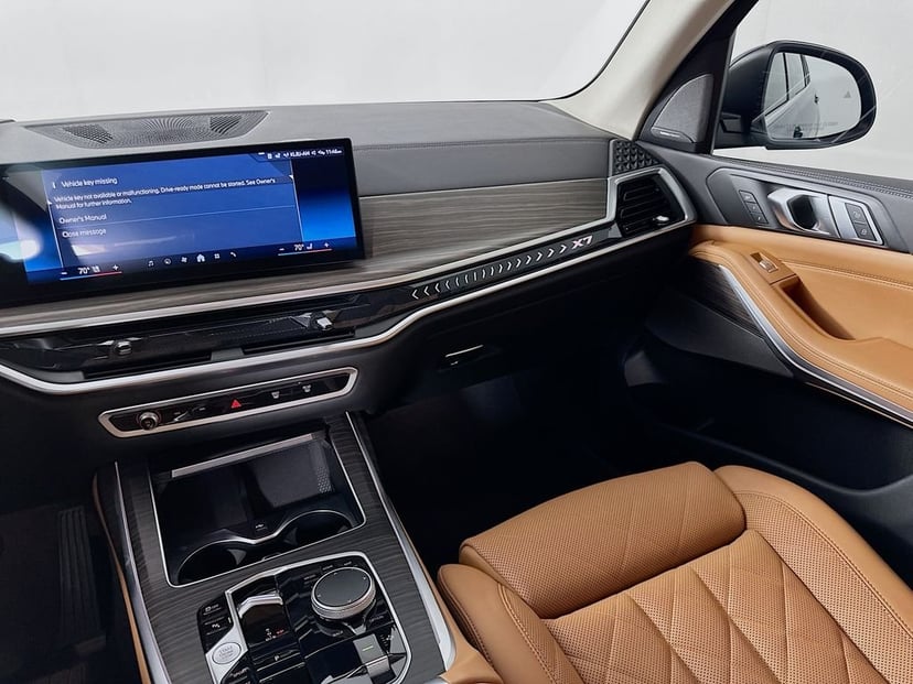 2024 BMW X7 - Image 24