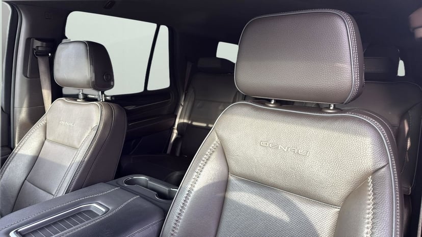 2021 GMC Yukon - Image 10