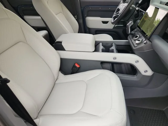 2026 Land Rover Defender 110 - Image 10