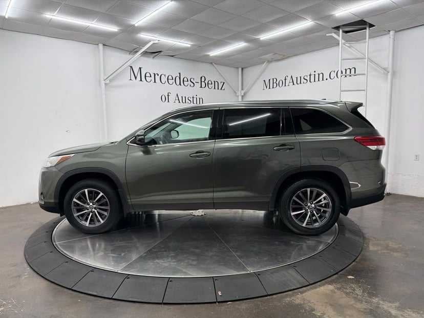 2019 Toyota Highlander - Image 1