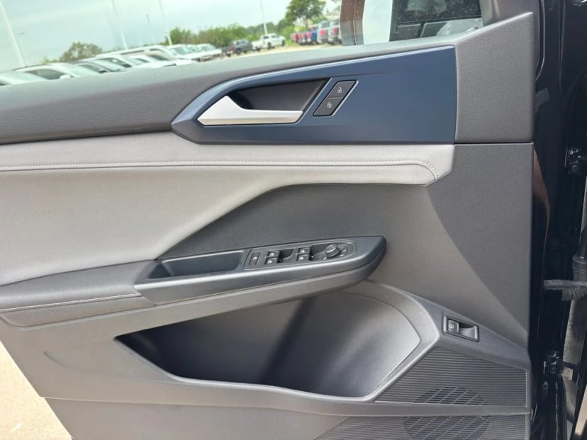 2024 Volkswagen Taos - Image 20