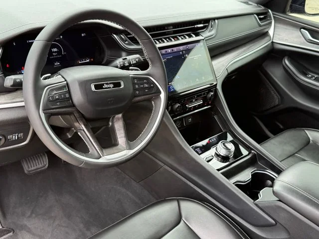 2024 Jeep Grand Cherokee - Image 9