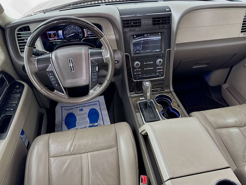 2017 Lincoln Navigator - Image 29