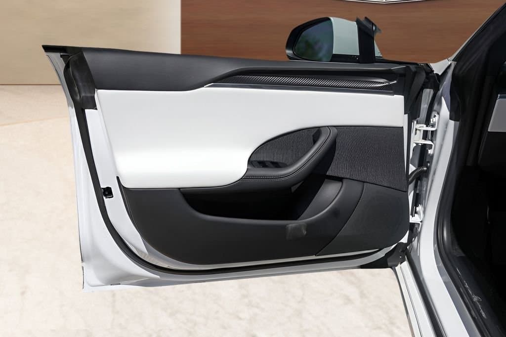 2022 Tesla Model S - Image 18