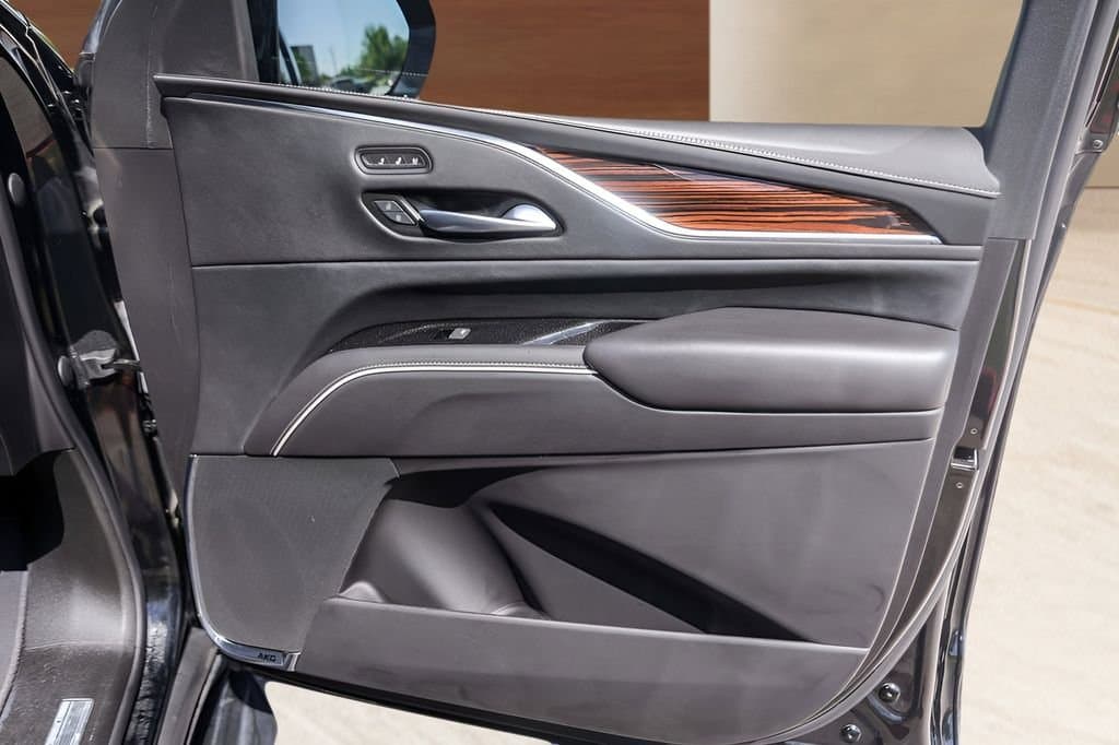 2023 Cadillac Escalade - Image 31