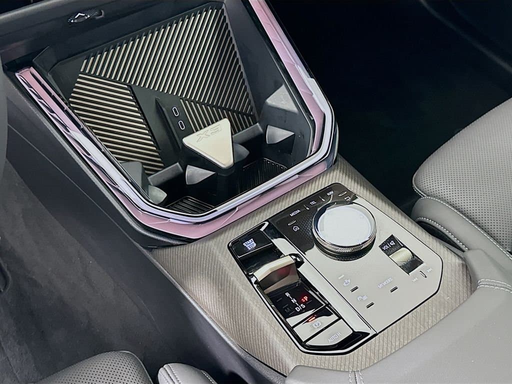 2025 BMW X3 - Image 16