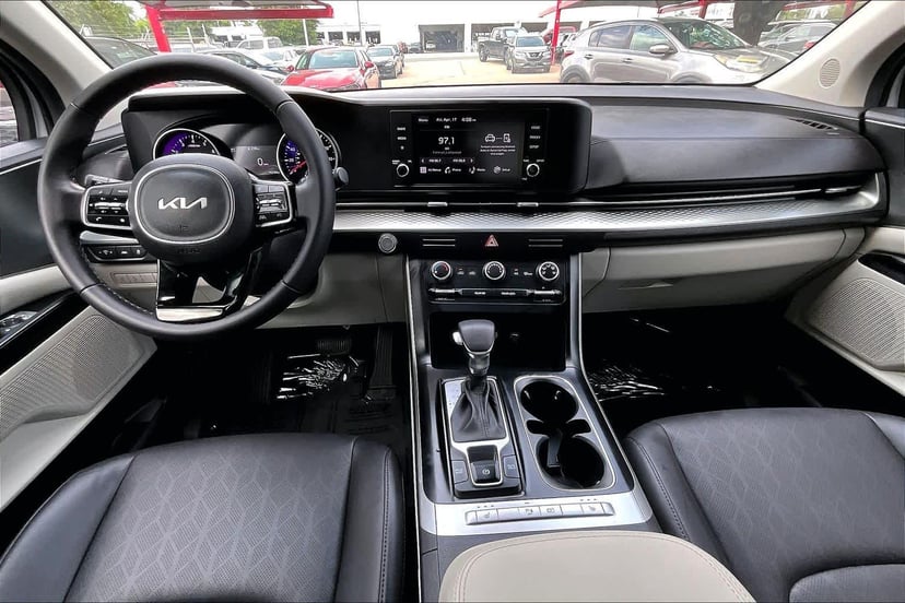 2023 Kia Carnival - Image 15