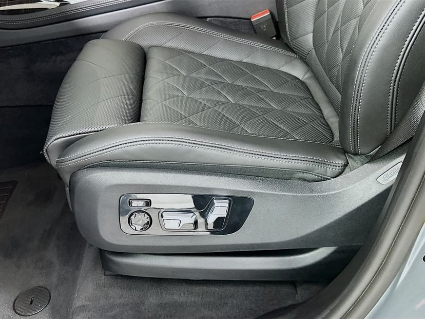 2024 BMW X7 - Image 20