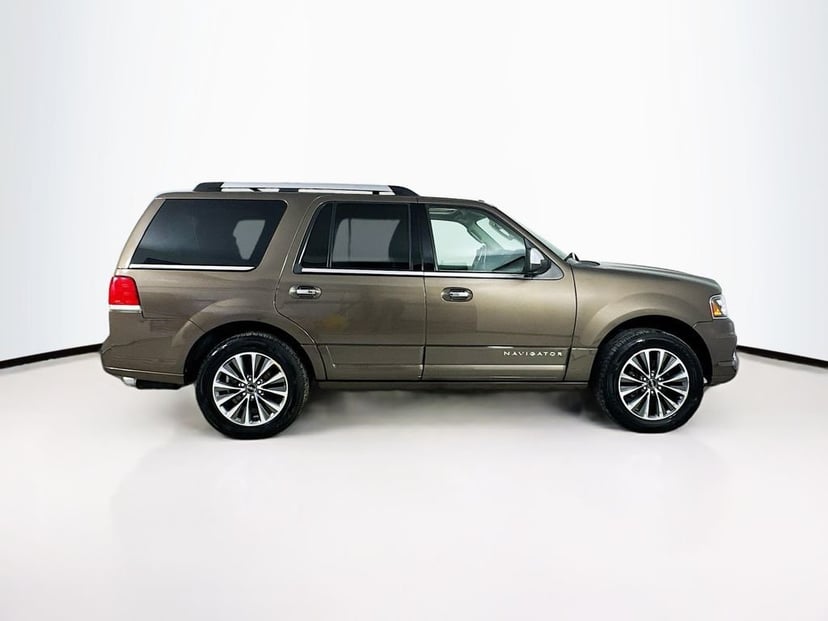 2017 Lincoln Navigator - Image 8