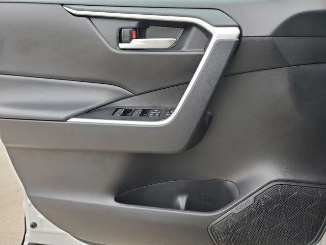 2025 Toyota RAV4 - Image 47