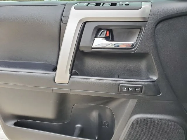 2020 Toyota 4Runner - Image 21