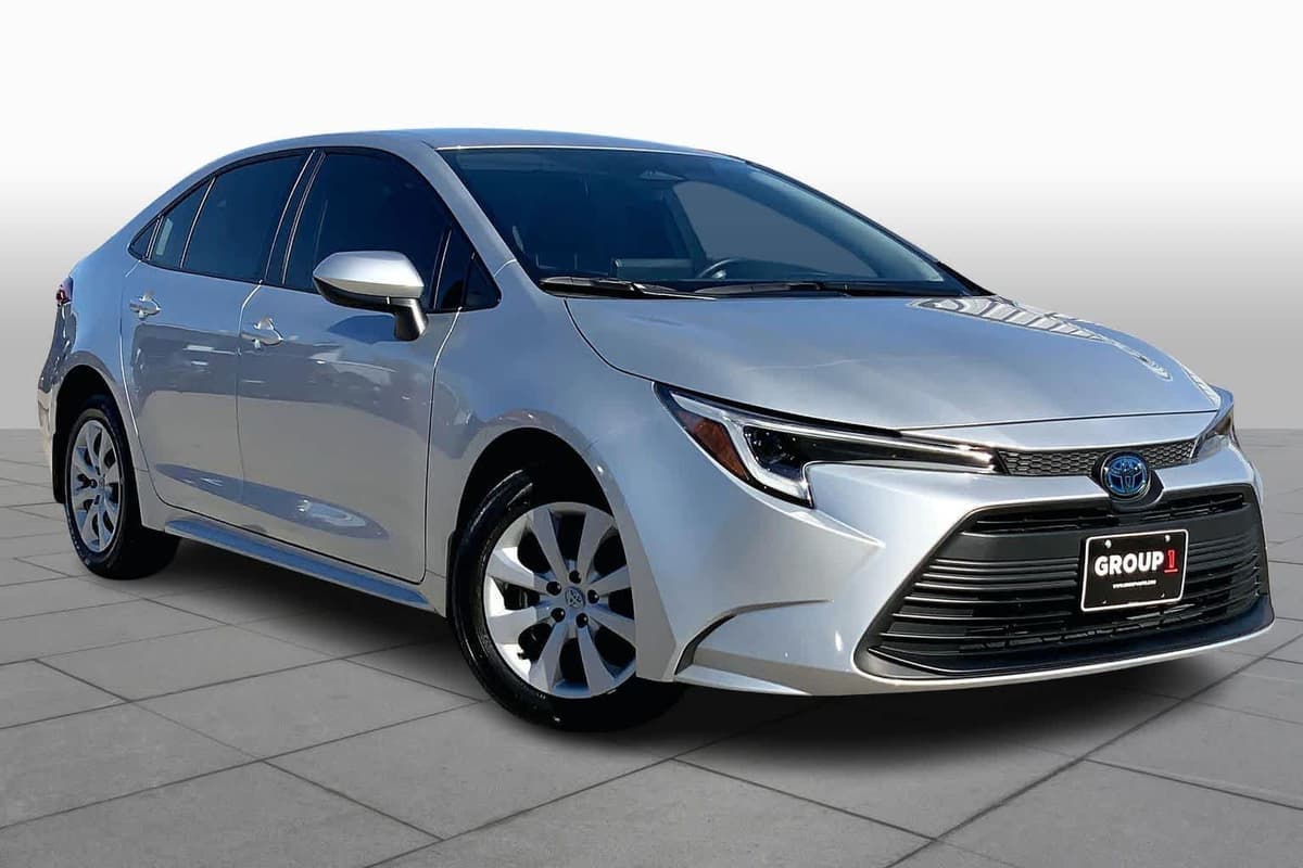 2025 Toyota Corolla - Image 2
