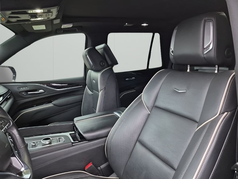 2021 Cadillac Escalade - Image 32