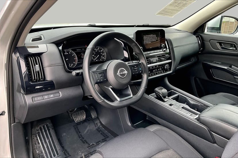 2025 Nissan Pathfinder - Image 17