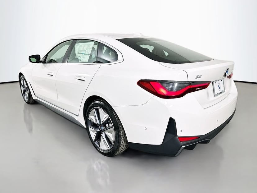 2026 BMW i4 - Image 7