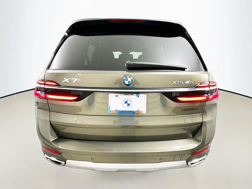 2025 BMW X7 - Image 6