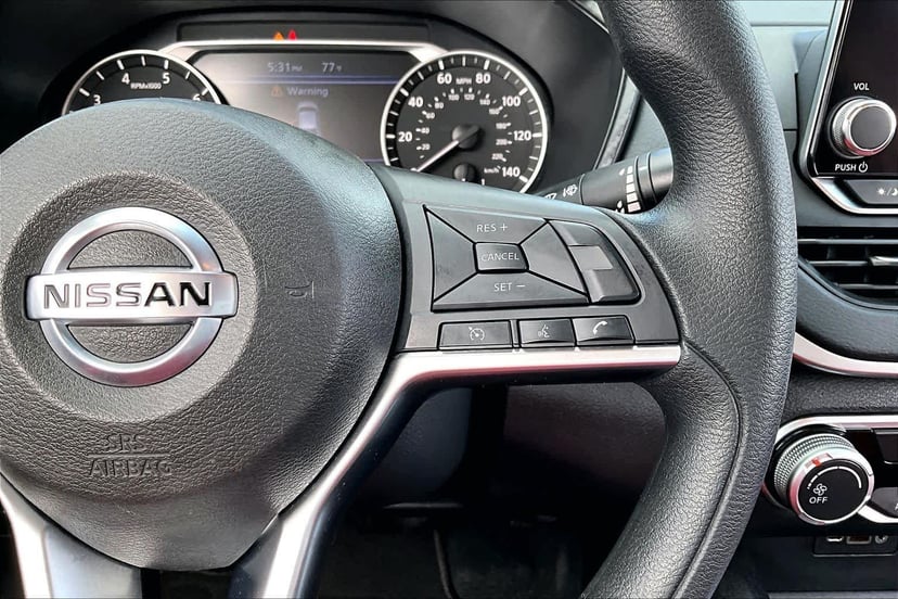 2020 Nissan Altima - Image 25