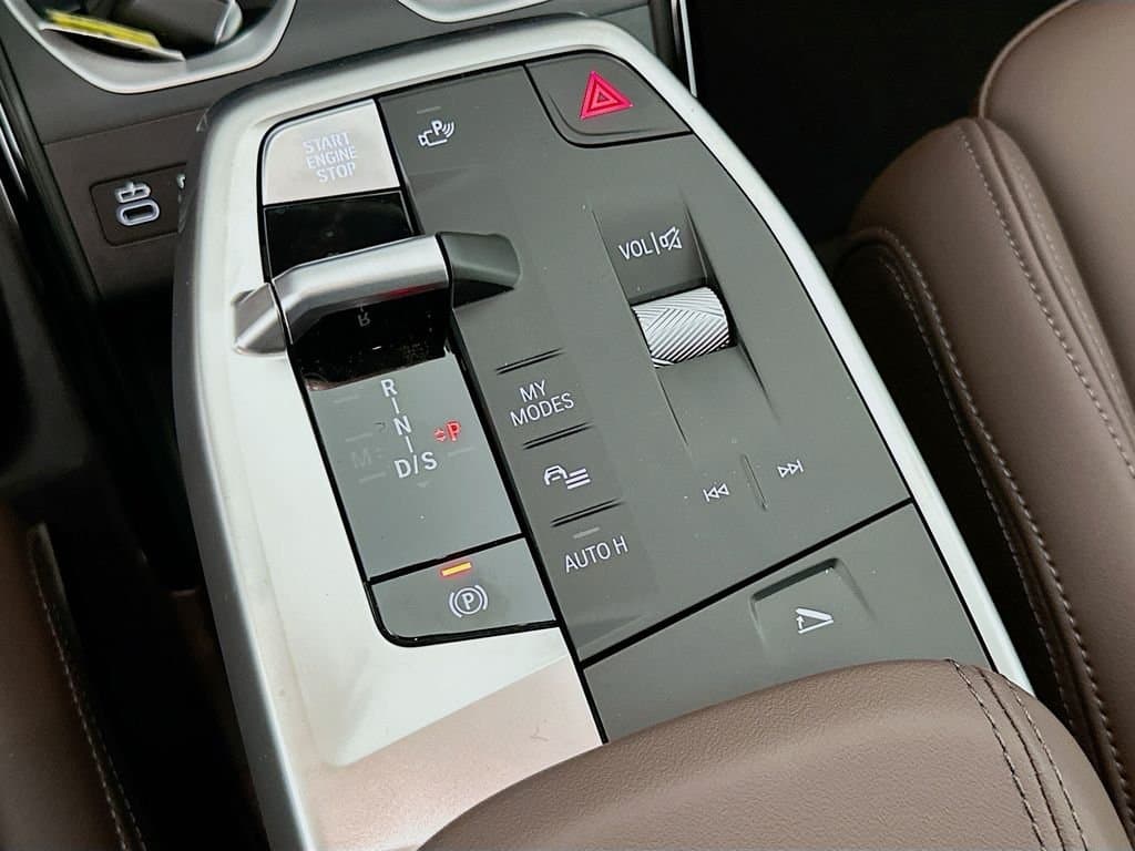 2025 BMW X1 - Image 15