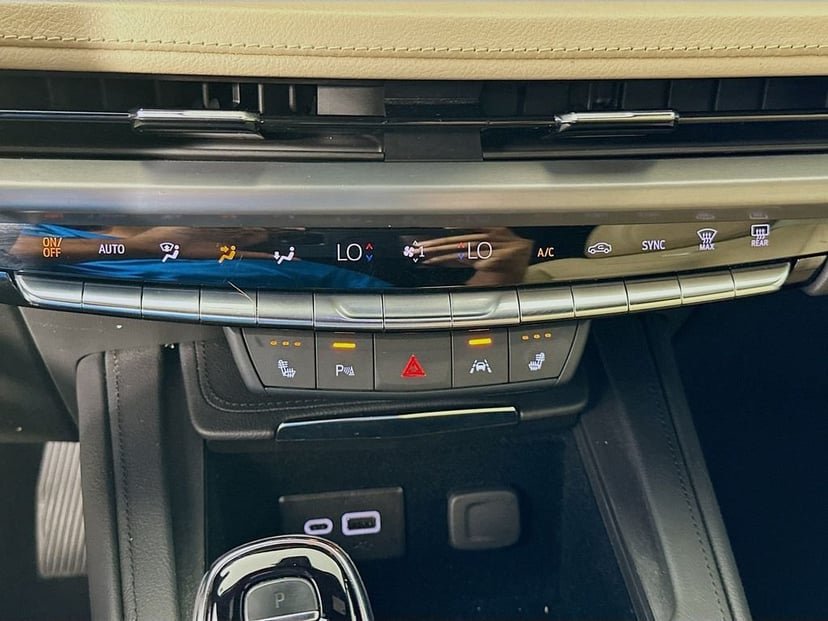 2024 Cadillac XT4 - Image 15