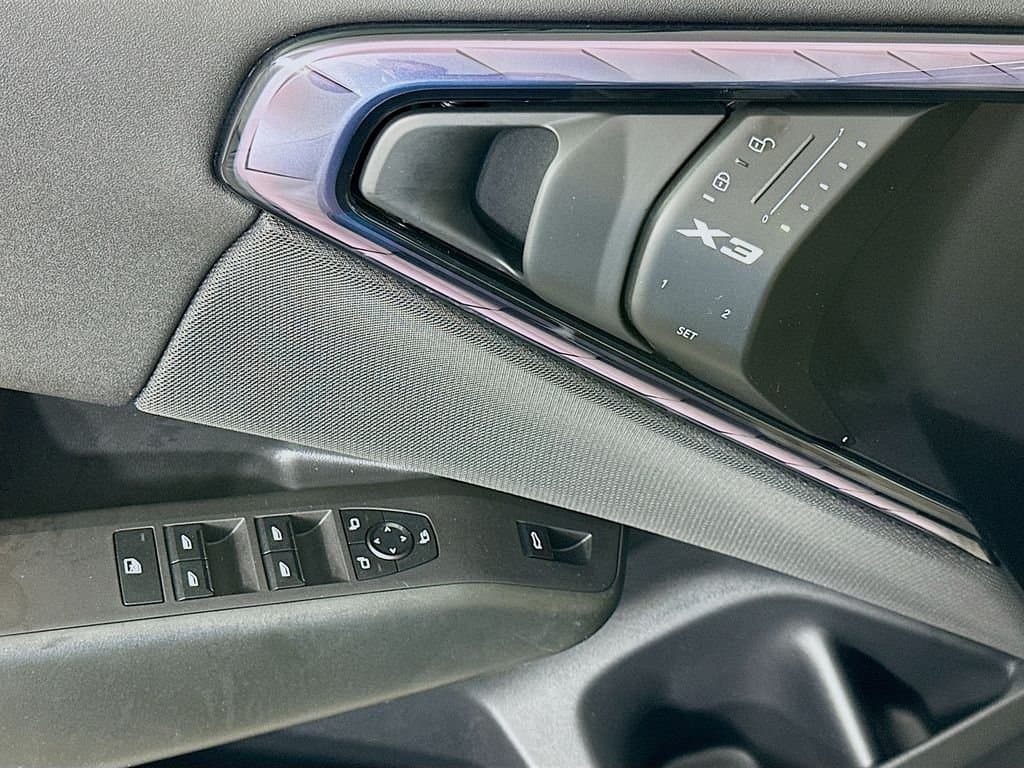 2025 BMW X3 - Image 18