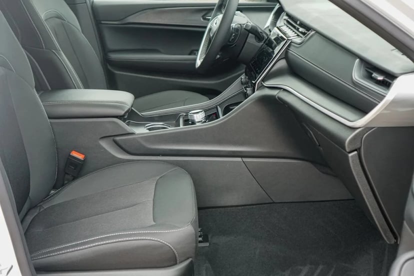 2025 Jeep Grand Cherokee - Image 32